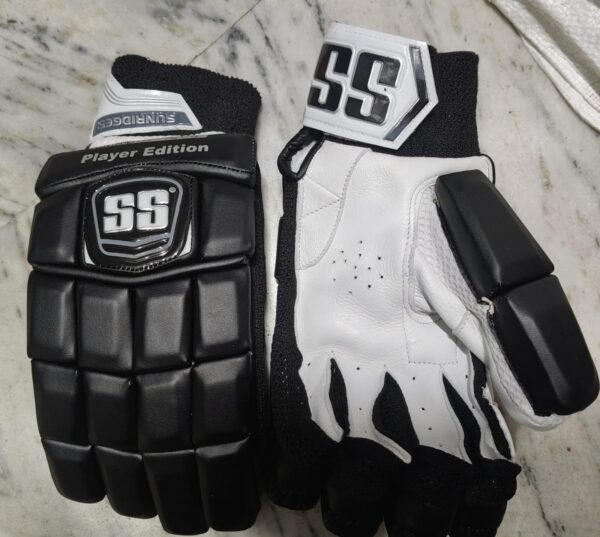 ss black batting gloves