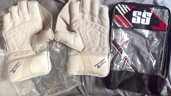 ss keeping gloves