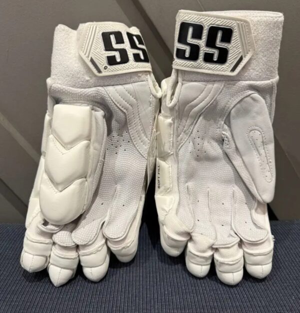 ss super test white batting gloves